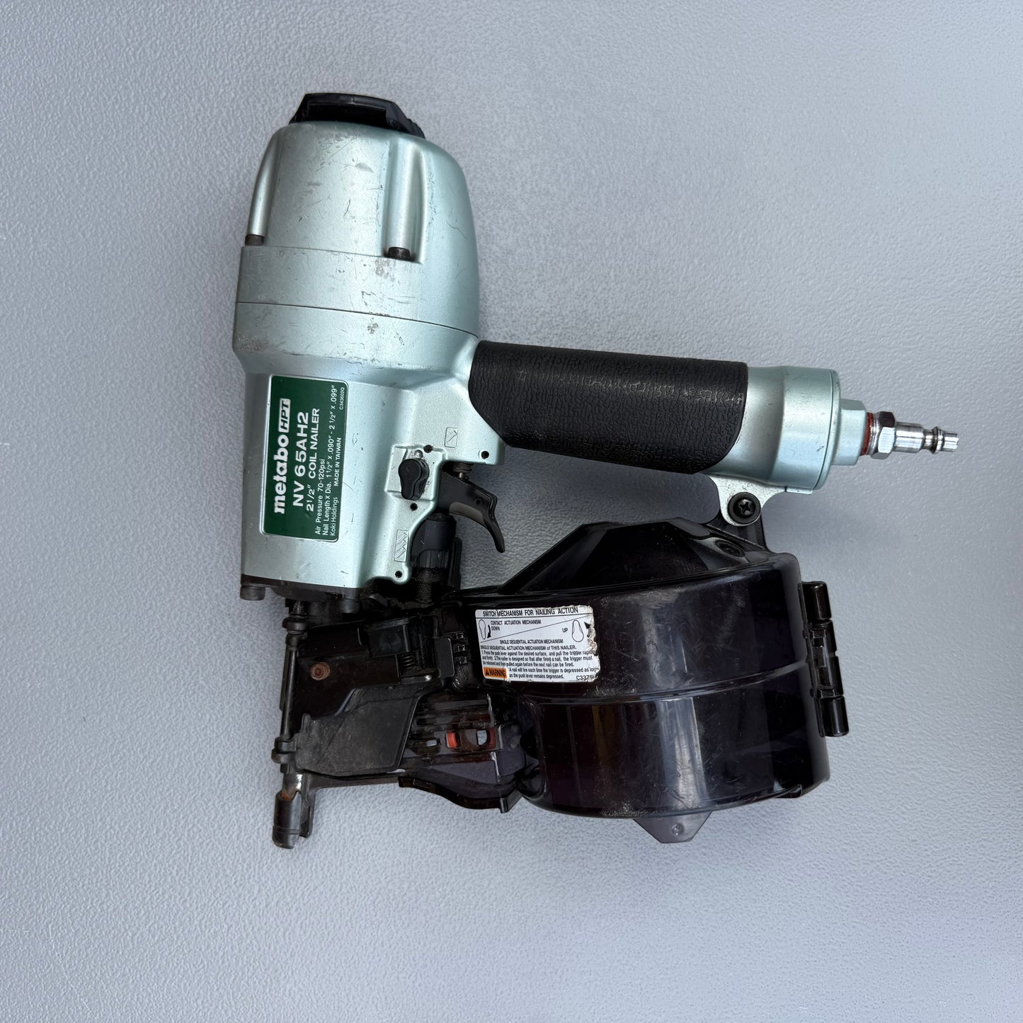 Metabo HPT 2-1/2-in 15 -Degree Pneumatic Siding Nailer
