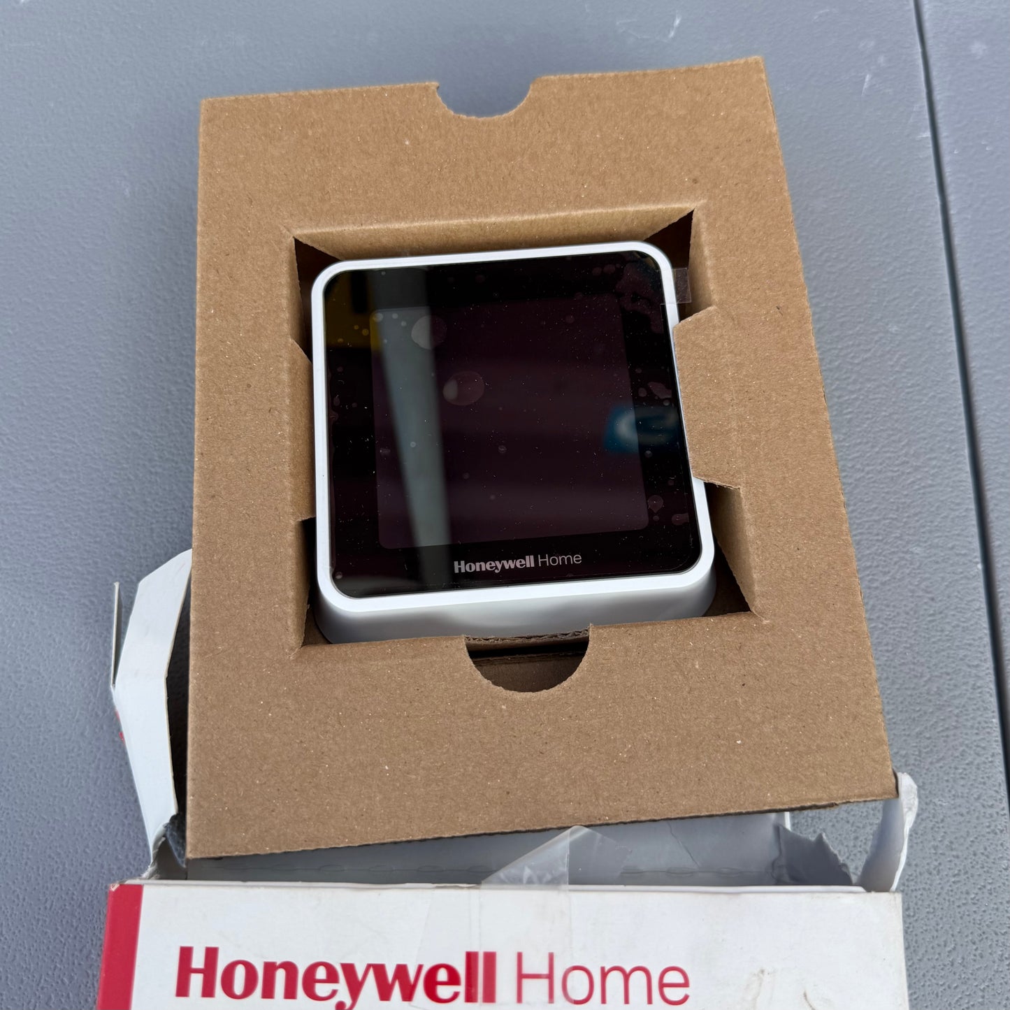 Honeywell Home Black/White Smart Compatible Thermostat with Wi-Fi