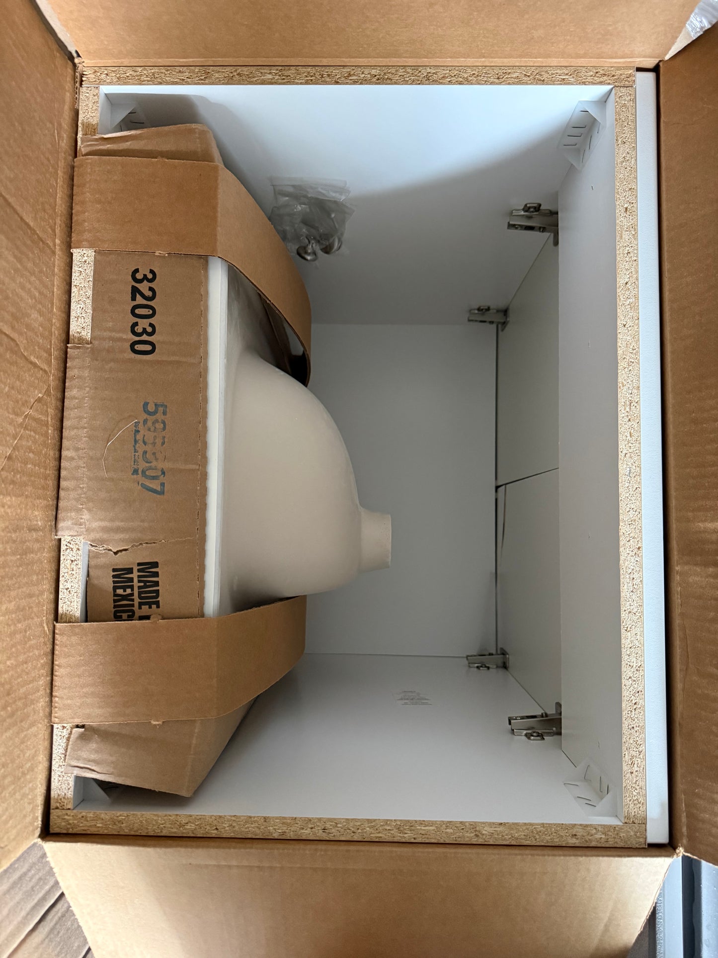 Project Source Dover 24-in True White Single Sink Bathroom Vanity with White Cultured Marble Top (Fully Assembled)