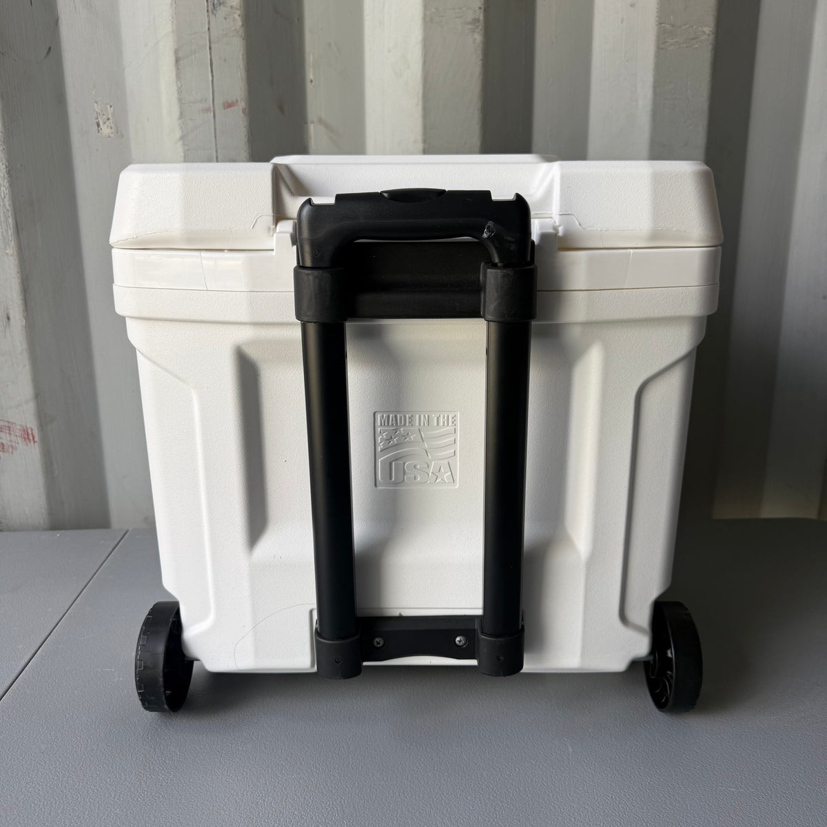 Igloo Latitude 30qt Roller Marine Cooler: Hard-Sided with Wheels, 41-Can Capacity