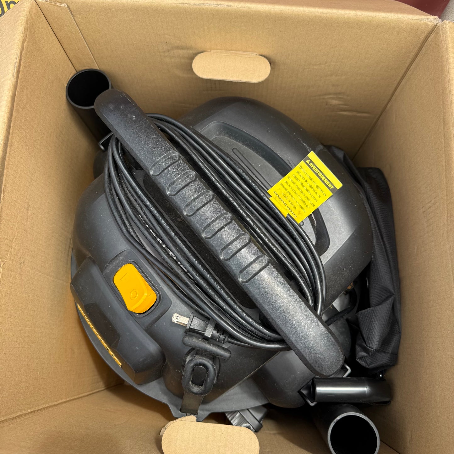 DEWALT Stealthsonic Quiet 12-Gallon 5.5 HP Corded Wet/Dry Shop Vacuum