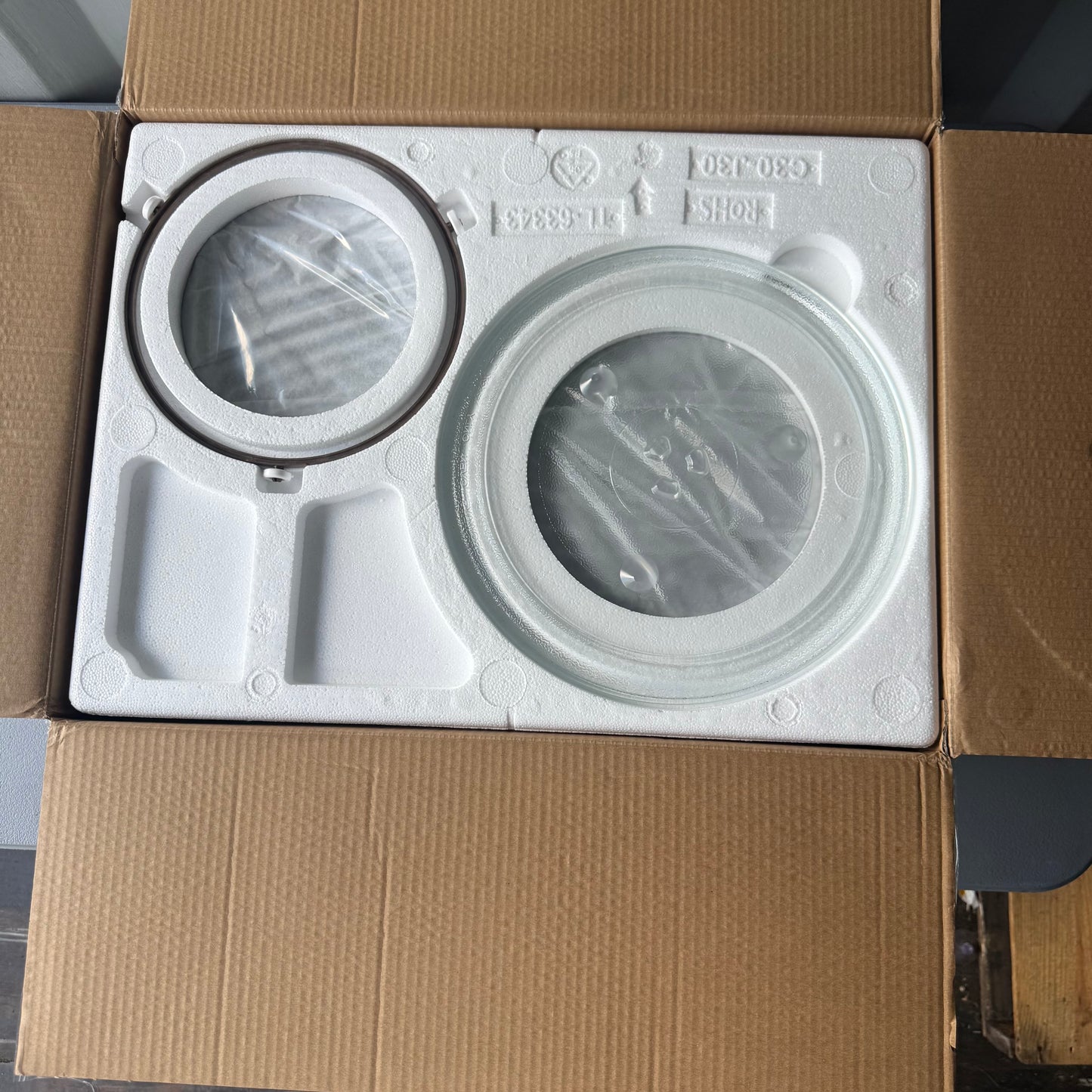 Maytag 1.1 cu ft Countertop Microwave Oven