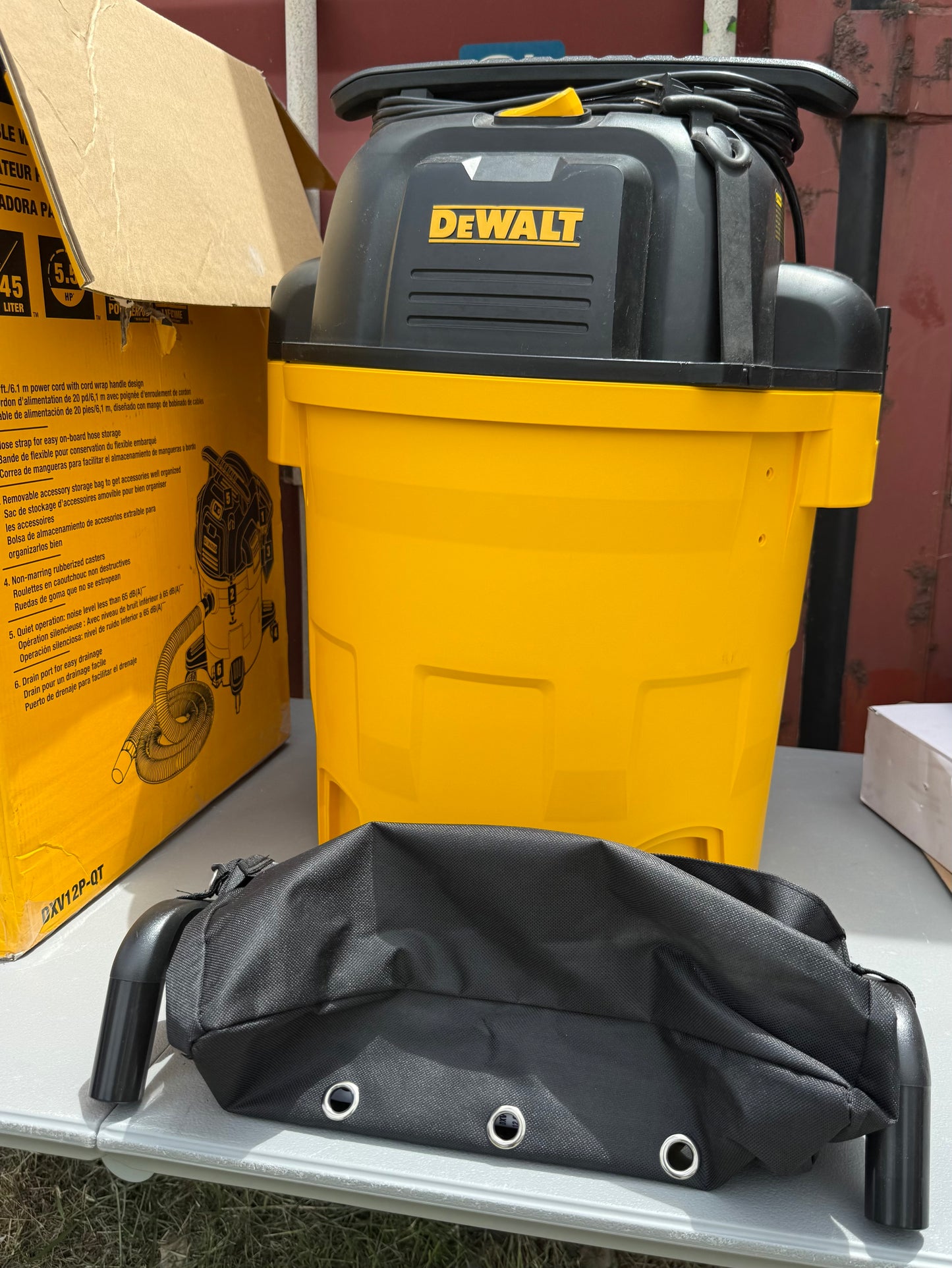 DEWALT Stealthsonic Quiet 12-Gallon 5.5 HP Corded Wet/Dry Shop Vacuum
