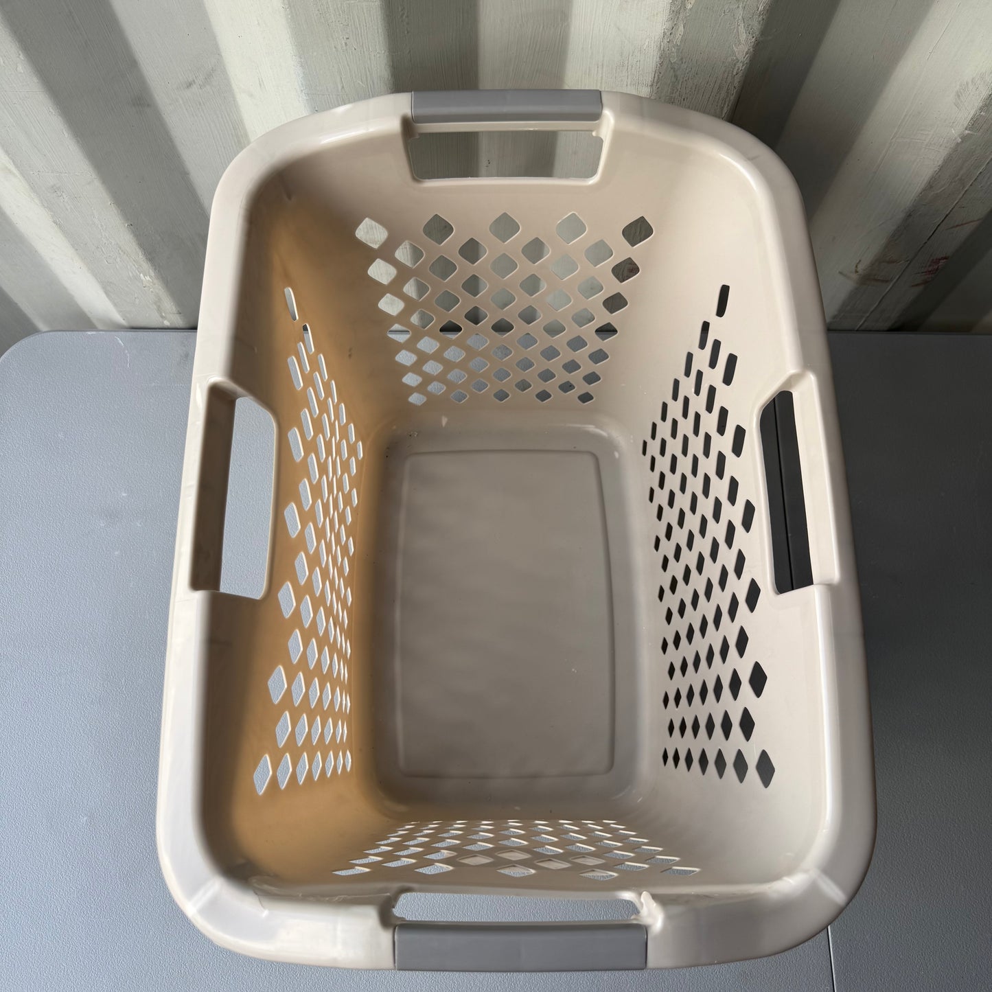 2.1bu Lamper Gray - Brightroom™: Plastic Clothes Hamper with Built-In Handles, Open-Top, 1 Compartment, 19.55 Capacity