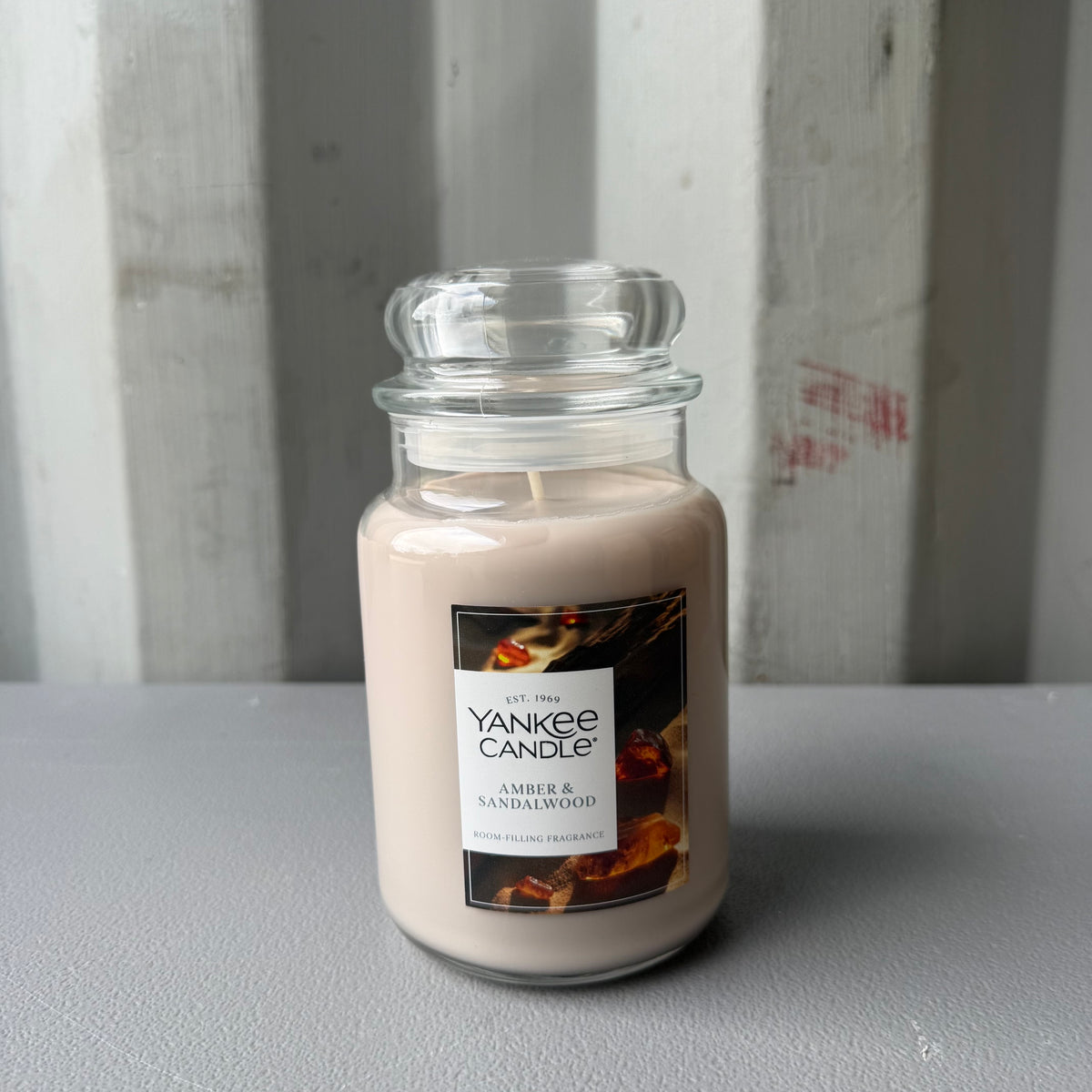 Amber and Sandalwood Jar Candle 22oz - Yankee Candle