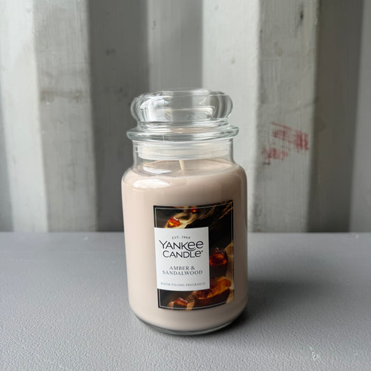 Amber and Sandalwood Jar Candle 22oz - Yankee Candle