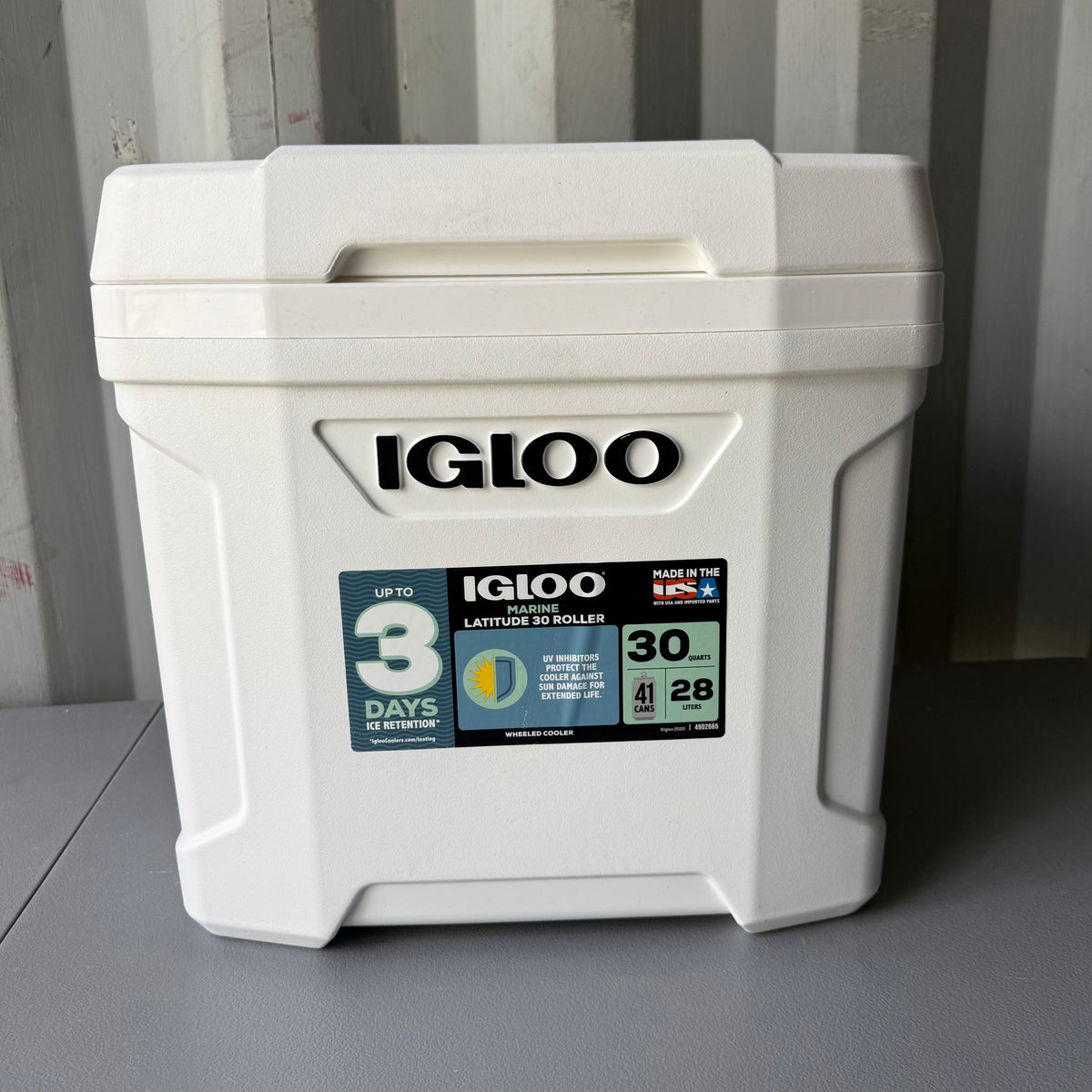 Igloo Latitude 30qt Roller Marine Cooler: Hard-Sided with Wheels, 41-Can Capacity
