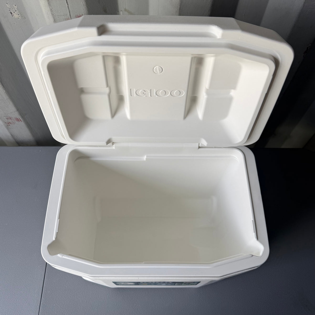 Igloo Latitude 30qt Roller Marine Cooler: Hard-Sided with Wheels, 41-Can Capacity